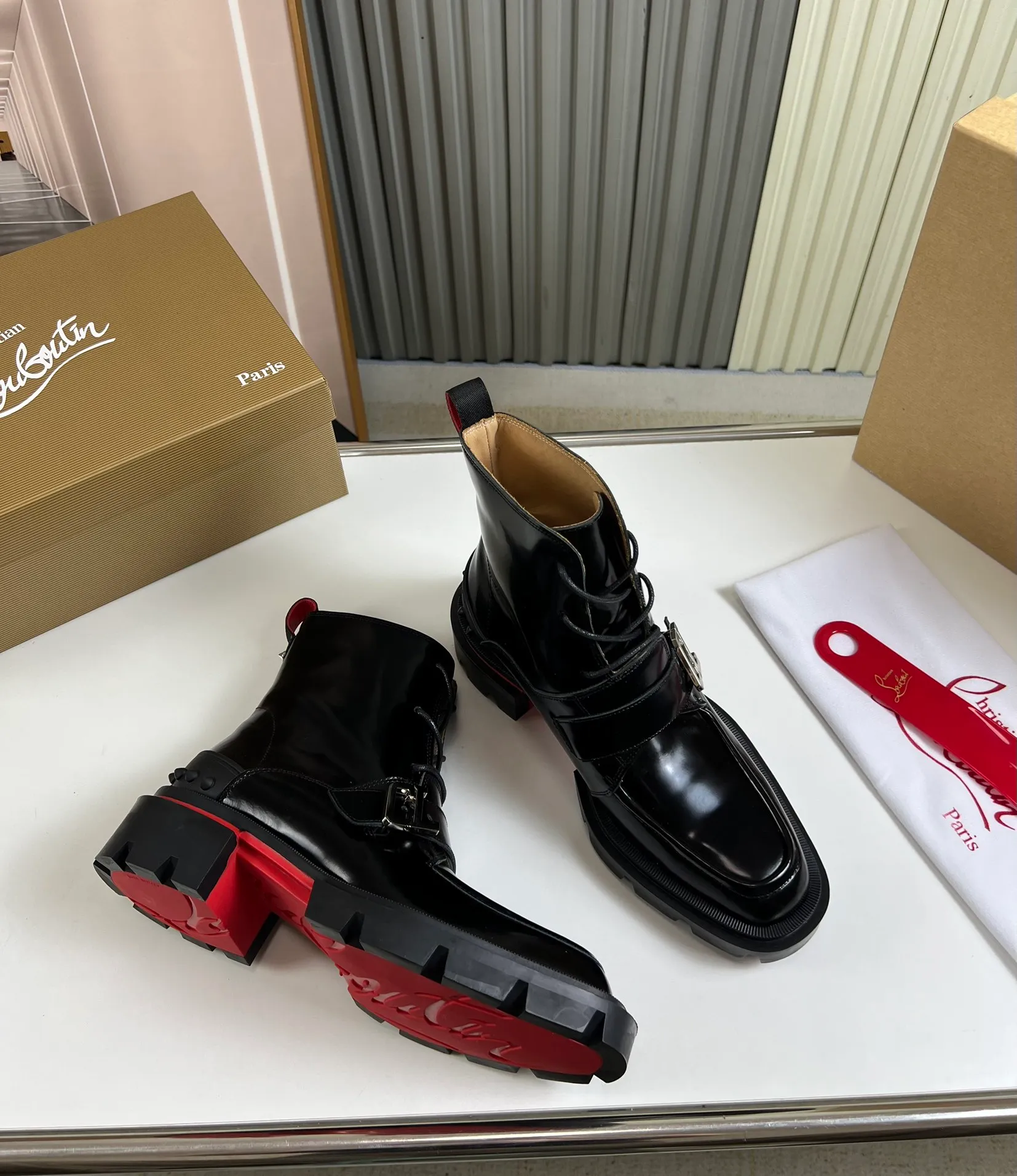 Men's shoes 💰800💰 CL popular red-soled boots 🆑1:1 original mold, Christian* Louboutin, imported open-edge beaded cowhide leather on the upper + water-dyed cowhide lining, original outsole ⬆️ wear-resistant and non-slip, full set of counter packaging 🎁38-45 (38.45 for customization, non-refundable)